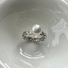 Load image into Gallery viewer, Flawless perfect round 8-9mm freshwater akoya Excellent AAA Luster Bright and sharp pearl ring