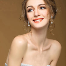 Cargar imagen en el visor de la galería, Pendientes de plata con cristales diminutos con alas de ángel y perlas asimétricas