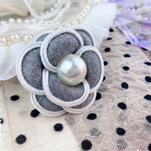 Cargar imagen en el visor de la galería, Soporte plegable para teléfono con flor de camelia