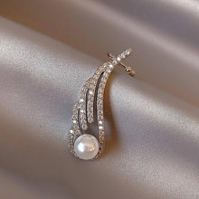 Load image into Gallery viewer, Pearl Angel Wing Ear Crawlers