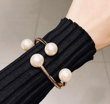 Cargar imagen en el visor de la galería, Brazalete elegante con perlas y cuernos de ciervo de diseño único