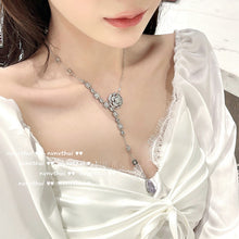 Load image into Gallery viewer, Camellia Flower Bouton de camelia Necklace drop