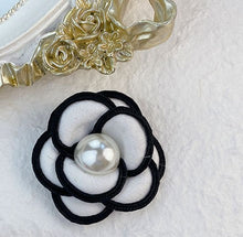 Cargar imagen en el visor de la galería, Soporte plegable para teléfono con flor de camelia