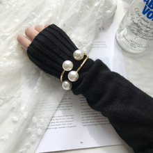 Cargar imagen en el visor de la galería, Brazalete elegante con perlas y cuernos de ciervo de diseño único