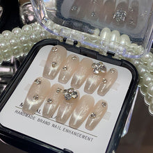 Load image into Gallery viewer, Easy application of Cat Eye Glitter Press-On Nails at home
