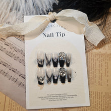 Cargar imagen en el visor de la galería, Elegante juego de 10 piezas de uñas reutilizables HECHAS A MANO - Chic clásico con un toque de cristal brillante
