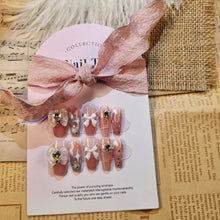Cargar imagen en el visor de la galería, Deslumbrante juego de prensado con diseños de uñas elegantes y cuadrados cortos personalizados
