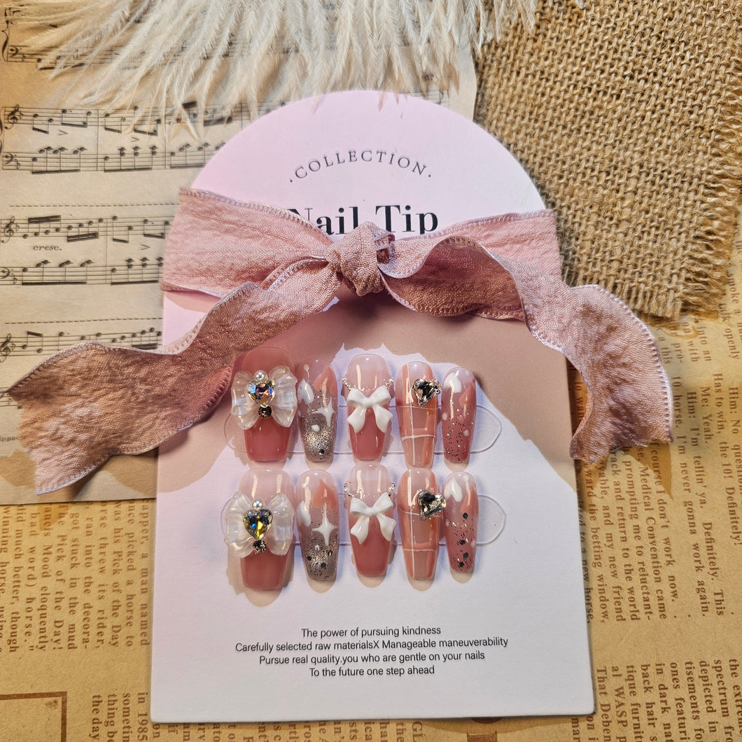 Deslumbrante juego de prensado con diseños de uñas elegantes y cuadrados cortos personalizados