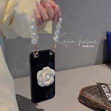 Cargar imagen en el visor de la galería, Stylish iPhone Case with Pearl Bracelet/Strap
