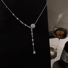 Cargar imagen en el visor de la galería, Chanel Camellia necklace
